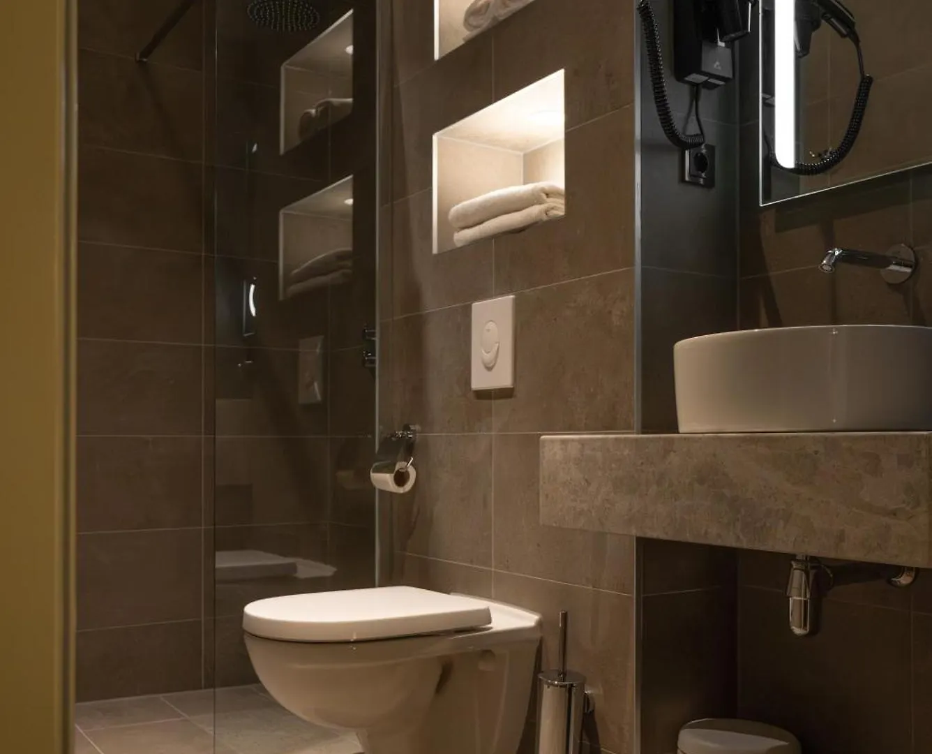 Art Hotel Rotterdam-Fully Renovated 4*, Rotterdam